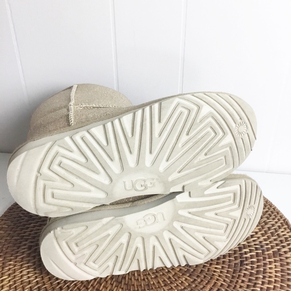 Ugg Gold Glitter Fur Boots Size 5 Womens Shoes - Picture 5 of 6